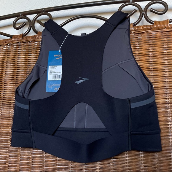 Brooks Run Bra Drive 3 Pocket Black Sports Bra Sz 32 C/D - NWT - Picture 8 of 9